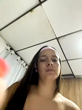 Mia jhoonson online show from November 8, 2025, 10:08 am