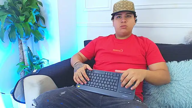 Naim Bennetsex online show from November 5, 2025, 6:33 pm