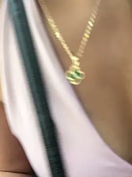 Lenapink19 online show from November 5, 2025, 10:02 pm