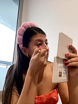 Lenapink19 online show from October 27, 2025, 9:05 pm