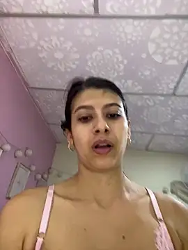 Lenapink19 online show from November 14, 2025, 10:46 pm