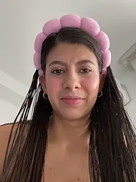 Lenapink19 online show from October 25, 2025, 9:04 pm