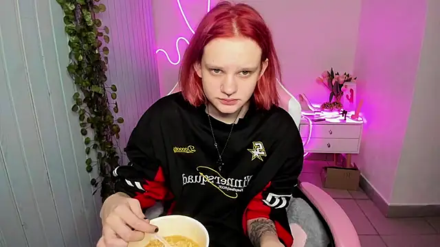 Elieiza xo online show from October 28, 2025, 10:25 am