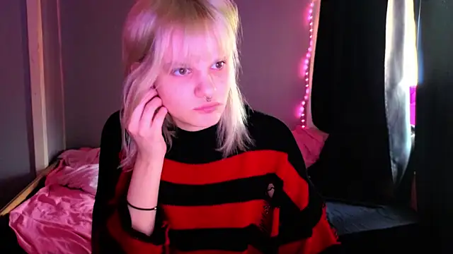 Elieiza xo online show from April 18, 2026, 10:06 am