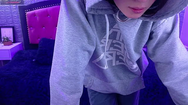 Natalie loffreda online show from November 21, 2025, 3:16 am