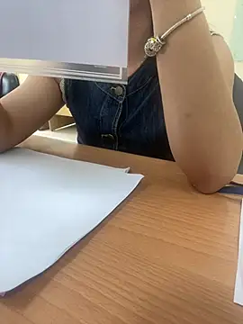 Snapshot of -NhaKy22 chatting on April 9, 2026, 6:19 am -NhaKy22 online show from April 9, 2026, 6:19 am