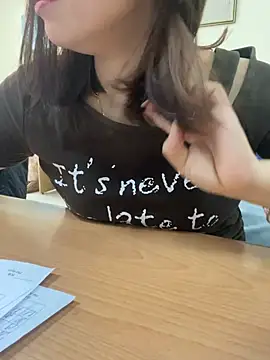 Snapshot of -NhaKy22 chatting on April 7, 2026, 1:07 am -NhaKy22 online show from April 7, 2026, 1:07 am