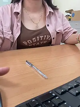 Snapshot of -NhaKy22 chatting on April 8, 2026, 2:02 am -NhaKy22 online show from April 8, 2026, 2:02 am