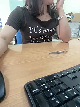 Snapshot of -NhaKy22 chatting on April 13, 2026, 2:04 am -NhaKy22 online show from April 13, 2026, 2:04 am