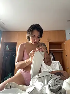 Kitty5348 online show from October 17, 2025, 7:44 am