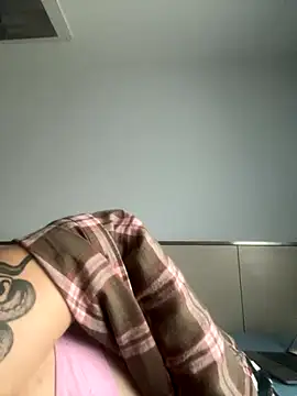 Kitty5348 online show from December 14, 2025, 9:04 am