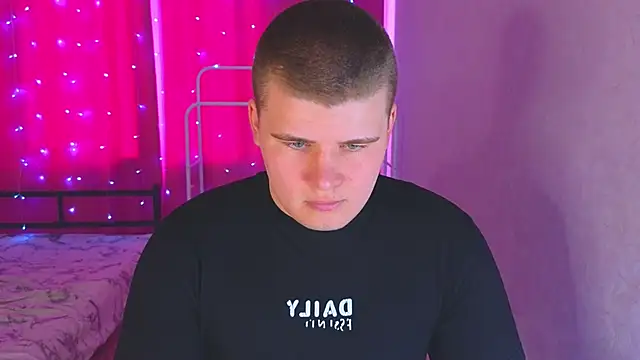 kittenmurr online show from April 15, 2026, 9:37 am