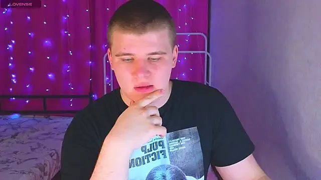 kittenmurr online show from April 6, 2026, 4:52 pm