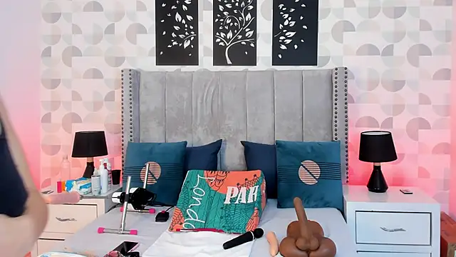 natasha moreno online show from November 4, 2025, 12:31 pm