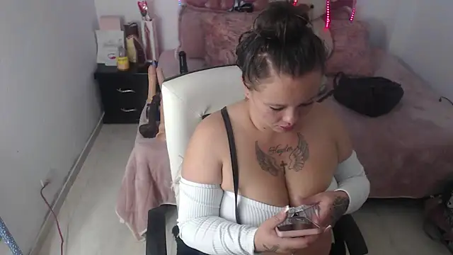 Snapshot of patty_squirt_ chatting on April 24, 2026, 11:34 am patty squirt online show from April 24, 2026, 11:34 am