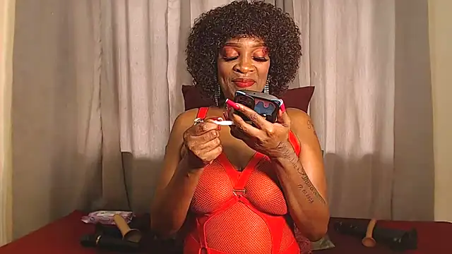 Yummychoklit online show from December 1, 2025, 7:53 am