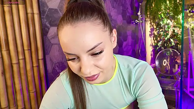 Snapshot of shes_rebel chatting on October 9, 2025, 4:29 pm shes rebel online show from October 9, 2025, 4:29 pm