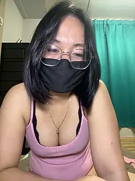 Snapshot of melyiaaa chatting on December 22, 2025, 2:50 pm melyiaaa online show from December 22, 2025, 2:50 pm