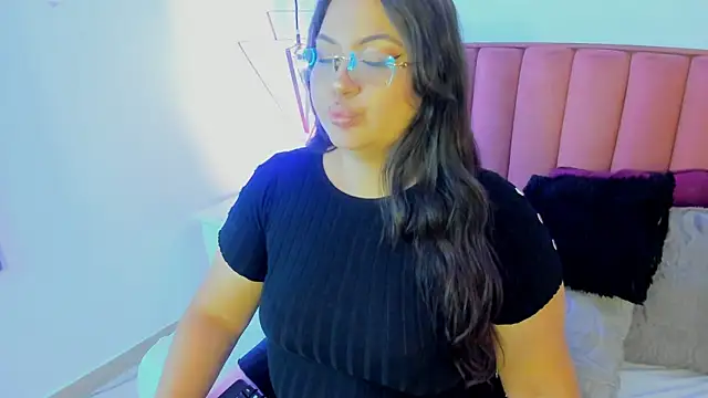 Tessa Sinclaire online show from October 3, 2025, 9:16 pm