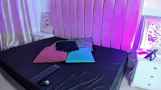 Tessa Sinclaire online show from September 30, 2025, 8:26 pm