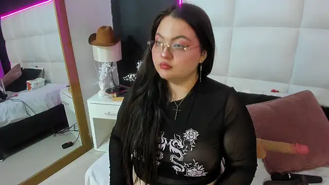 Tessa Sinclaire online show from July 23, 2026, 7:54 pm