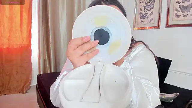 Tessa Sinclaire online show from September 27, 2025, 8:04 pm