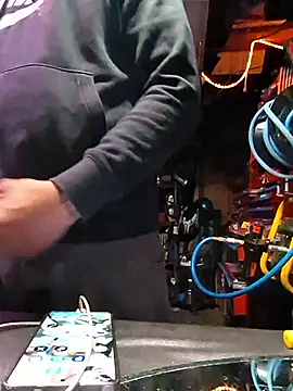 twistafatpipe online show from October 18, 2025, 9:44 am