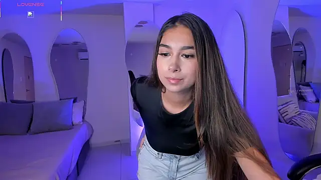 VeronicaBlue online show from June 7, 2026, 9:47 am