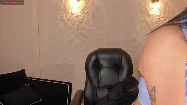 MilaColeman online show from November 15, 2025, 2:15 am