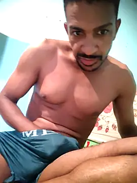 Gustavomoreno19 online show from November 10, 2025, 5:29 pm