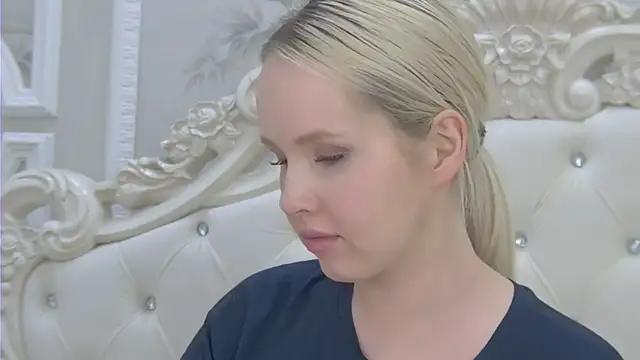 Snapshot of EllieFrosty_ chatting on April 20, 2026, 10:22 pm EllieFrosty online show from April 20, 2026, 10:22 pm