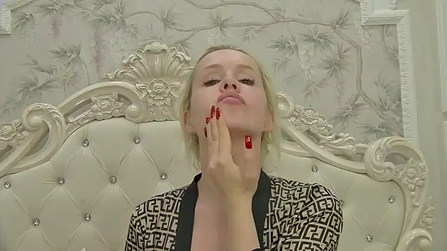 EllieFrosty  online show from September 26, 2025, 7:37 am