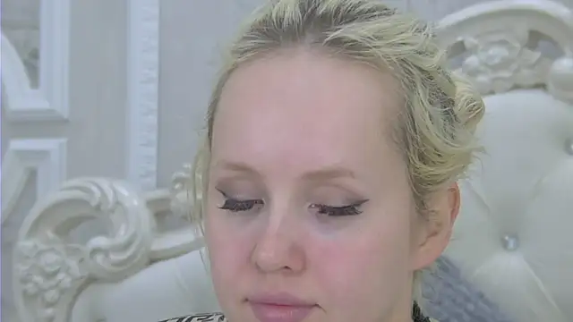 EllieFrosty  online show from April 3, 2026, 6:25 pm