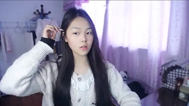 yao-yao  online show from November 30, 2025, 6:14 am