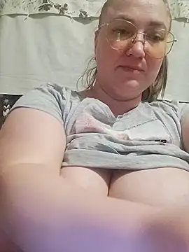 Kiss Eva online show from March 13, 2025, 5:28 pm