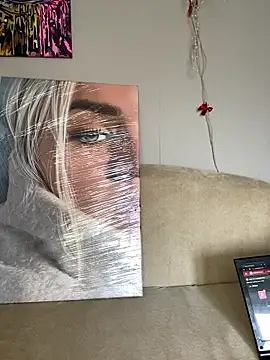 April Purr online show from March 29, 2026, 9:22 am