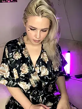 April Purr online show from September 27, 2025, 11:05 am