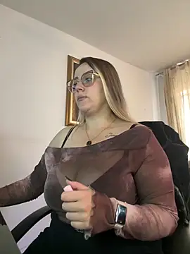 CurvyLust x online show from May 21, 2026, 1:52 pm
