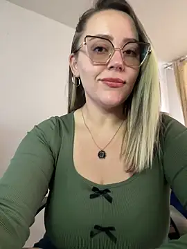 CurvyLust x online show from May 22, 2026, 4:05 pm