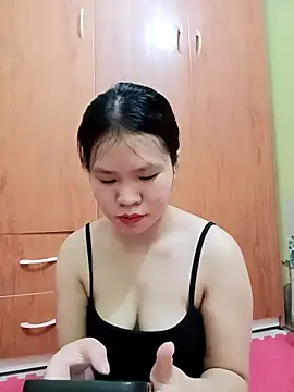 emyeuhss online show from September 9, 2025, 12:47 pm