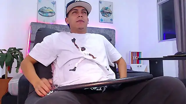 david santos16 online show from November 2, 2025, 11:54 pm