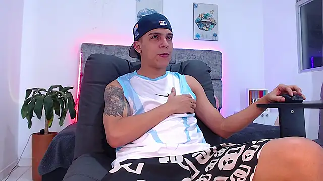 david santos16 online show from November 7, 2025, 3:22 am