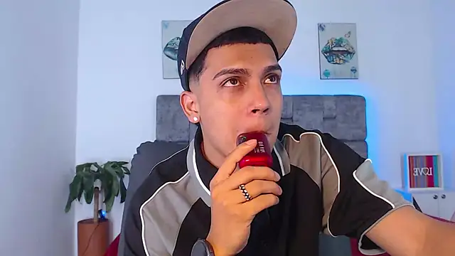 david santos16 online show from September 22, 2025, 2:28 am