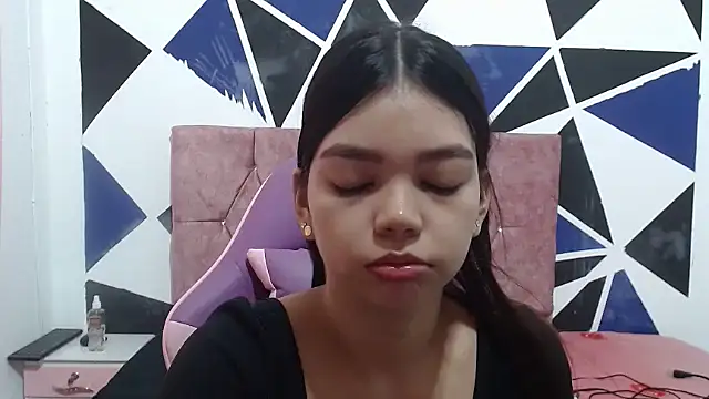 shy luna18 online show from October 7, 2025, 12:28 pm