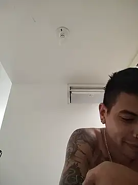 Snapshot of Juann-cock chatting on March 27, 2026, 5:03 pm Juann-cock online show from March 27, 2026, 5:03 pm