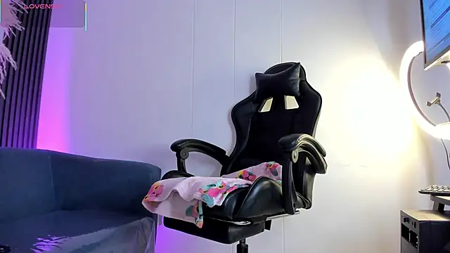 ShaunaDream online show from February 23, 2026, 4:58 am