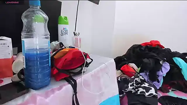 zou quira online show from November 22, 2025, 12:48 pm