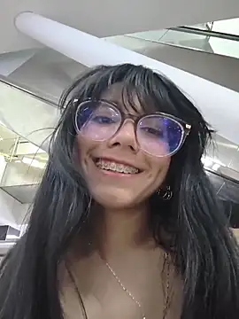 VioletxBloom online show from February 18, 2026, 9:33 pm