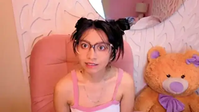 VioletxBloom online show from April 10, 2026, 1:29 pm