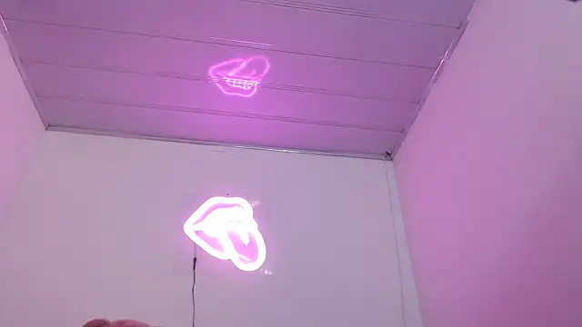 valerii fox 69 online show from April 14, 2026, 3:55 am